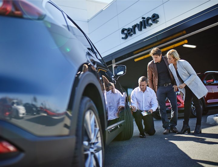 Service Manager Explaining Tire Wear to Customers