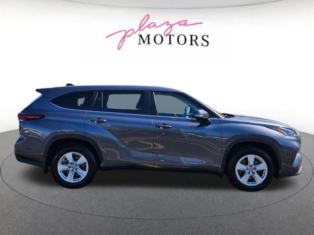 Used 2024 Toyota Highlander LE SUV