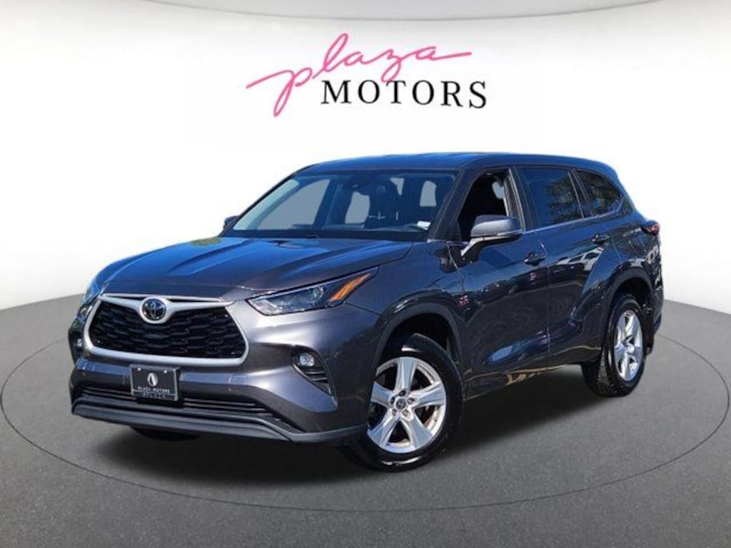 Used 2024 Toyota Highlander LE SUV