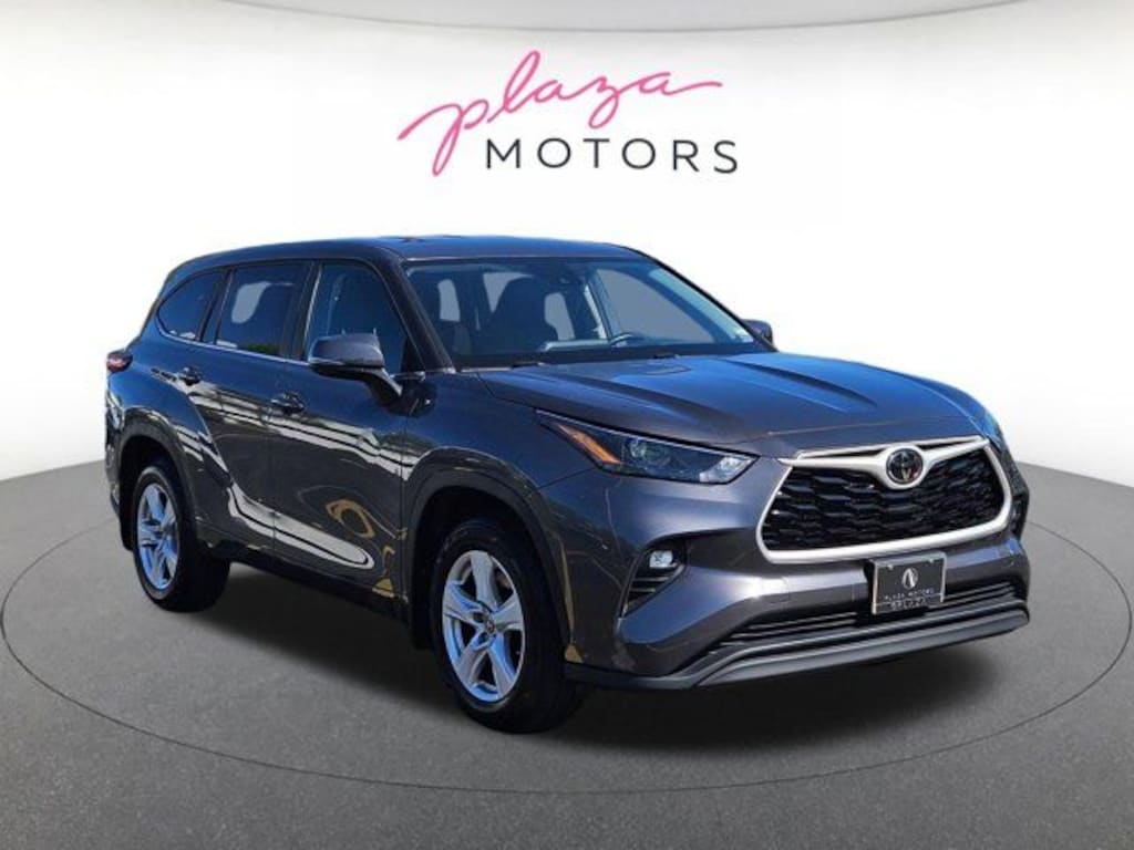 Used 2024 Toyota Highlander LE SUV