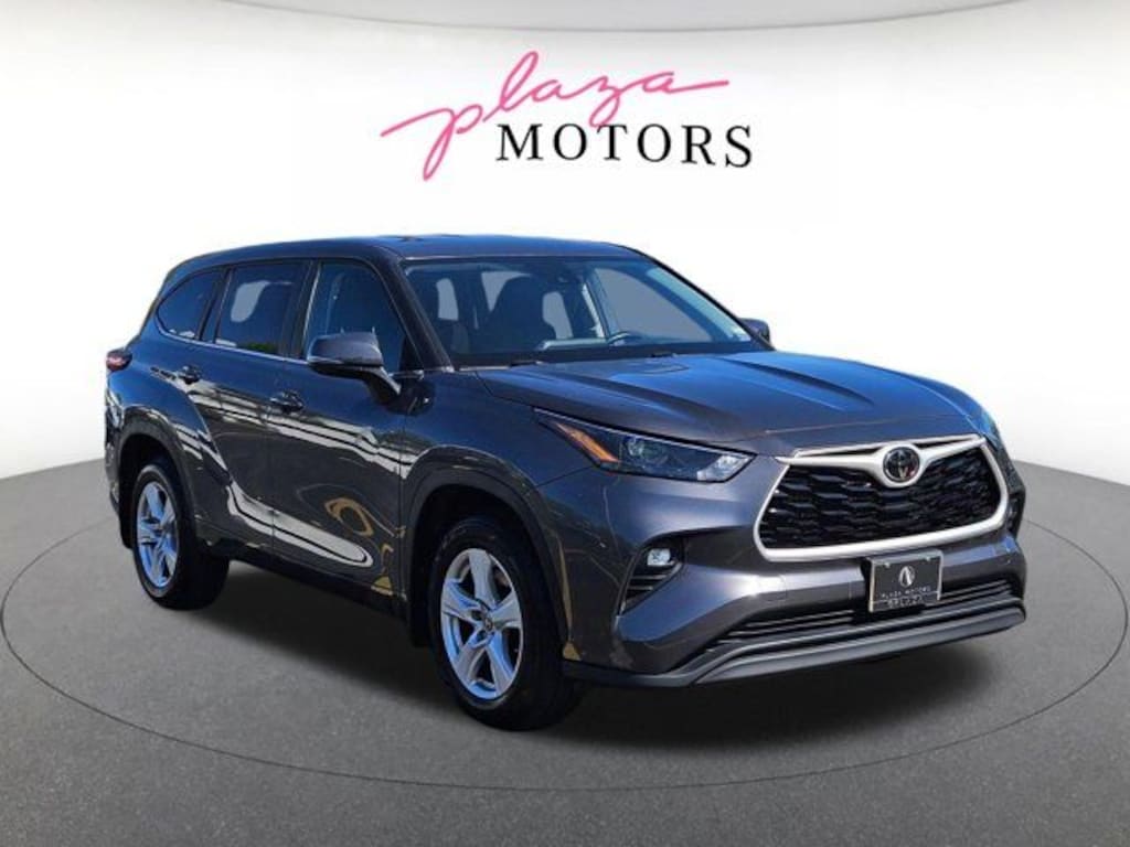 Used 2024 Toyota Highlander LE SUV
