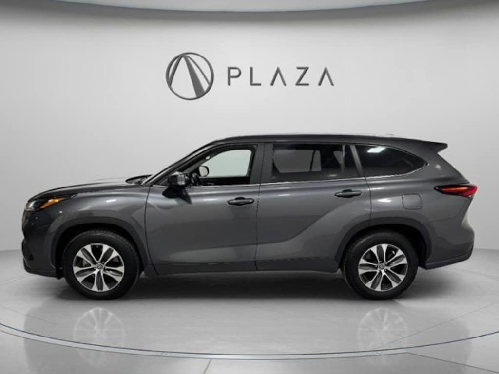 Used 2024 Toyota Highlander LE SUV