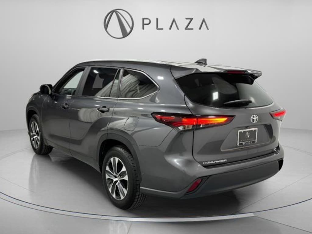 Used 2024 Toyota Highlander LE SUV