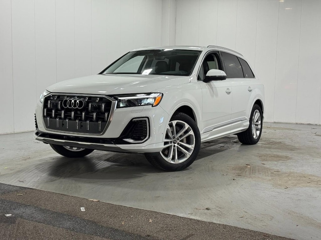 New 2025 Audi Q7 45 Premium SUV