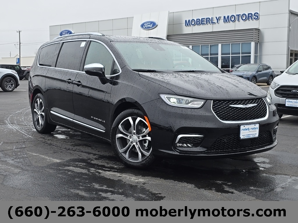 2026 Chrysler Pacifica Pinnacle's photo