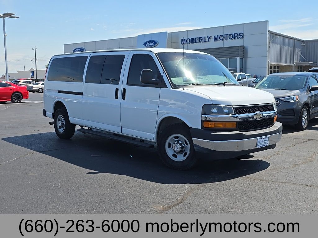 2017 Chevrolet Express 3500 LS Extended's photo