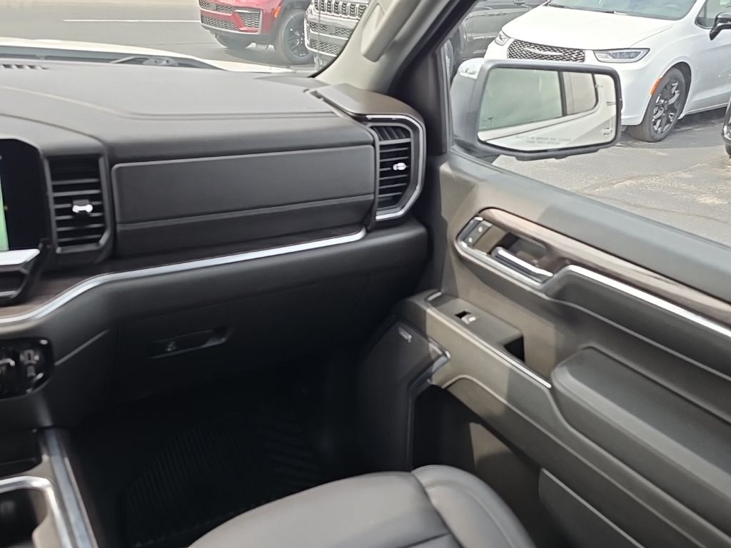 2024 Chevrolet Silverado 1500 LTZ - Photo 17