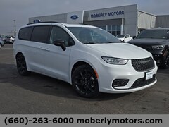 2026 Chrysler Pacifica Limited Passenger Van