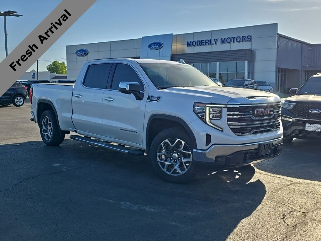 2023 GMC Sierra 4WD Crew Cab Short Box SLT's photo
