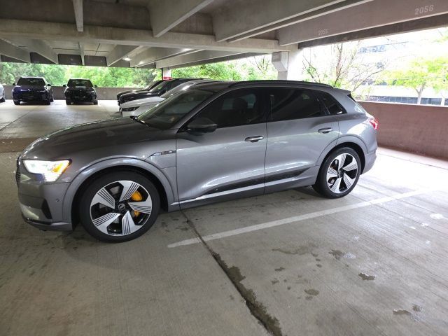 2022 Audi e-tron 95 kWh Premium Plus quattro's photo