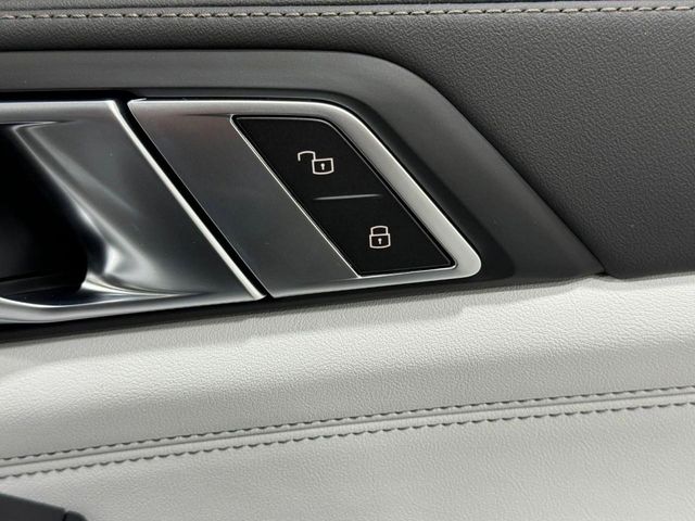2026 BMW X5 M60i - Photo 22