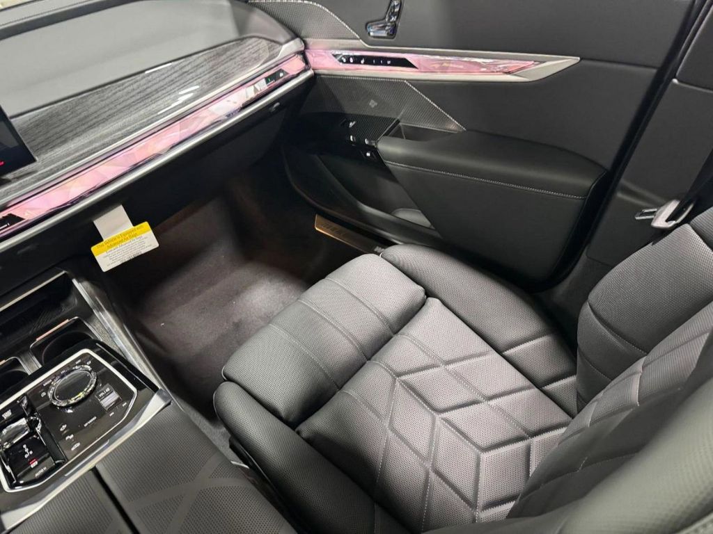2026 BMW 7 Series 750e - Photo 29