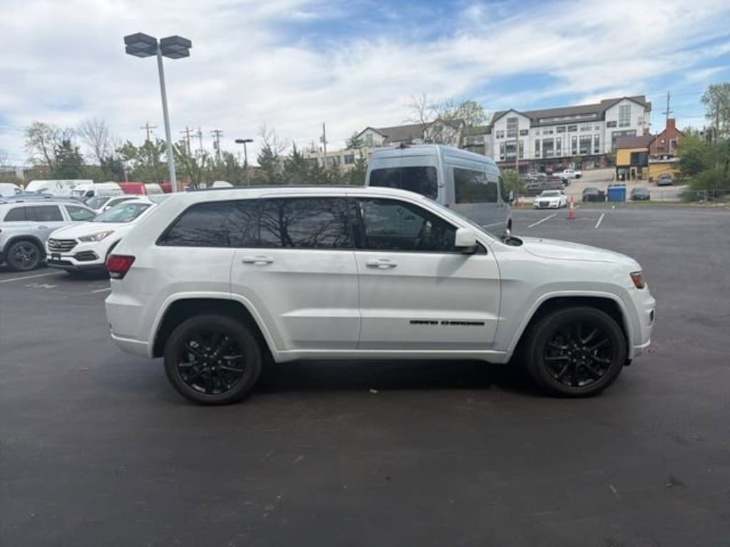 Used 2018 Jeep Grand Cherokee Laredo 4x4 SUV
