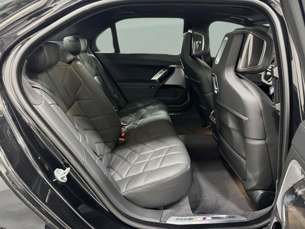 2026 BMW 7 Series 750e - Photo 25