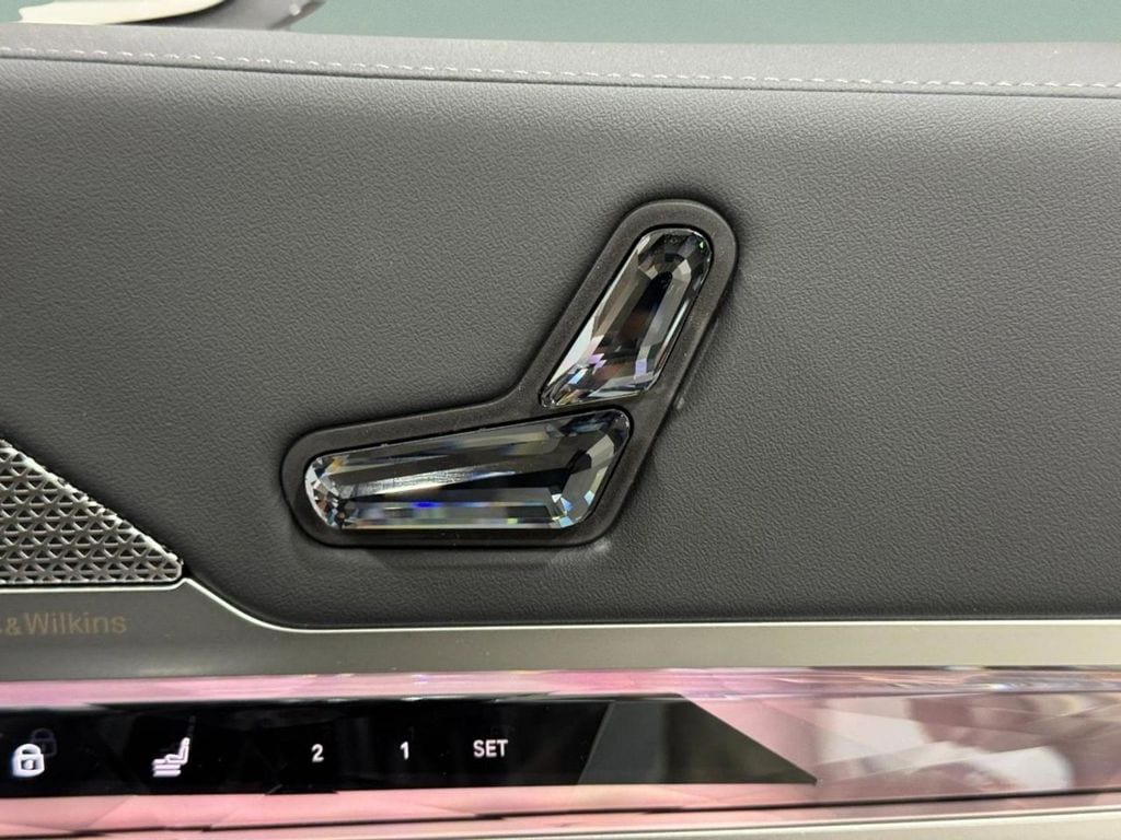 2026 BMW 7 Series 750e - Photo 18