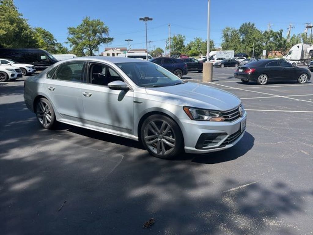 Used 2017 Volkswagen Passat 1.8T R-Line Sedan