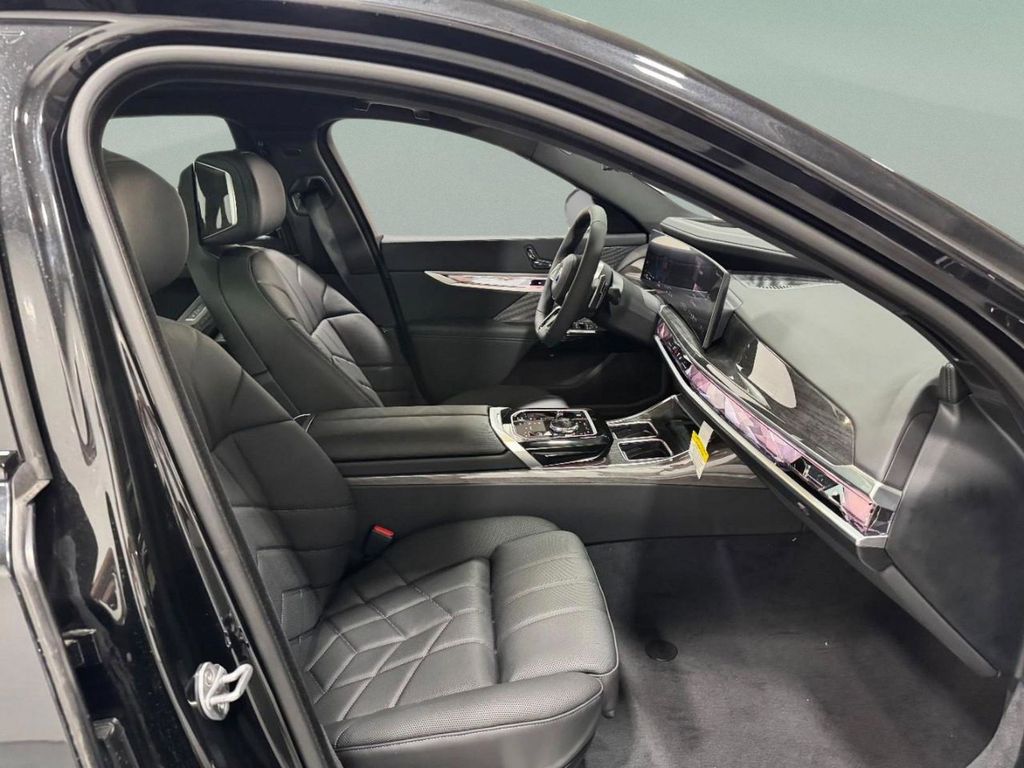 2026 BMW 7 Series 750e - Photo 26