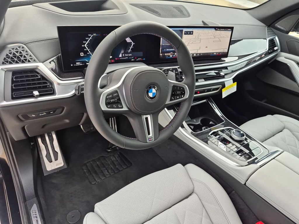 2026 BMW X5 M60i - Photo 9