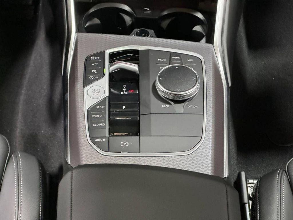 2026 BMW 3 Series 330i - Photo 24
