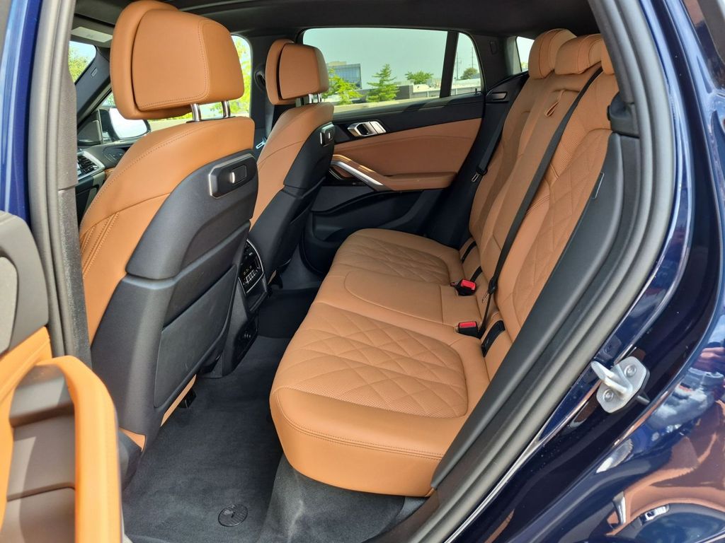 2026 BMW X6 M60i - Photo 10