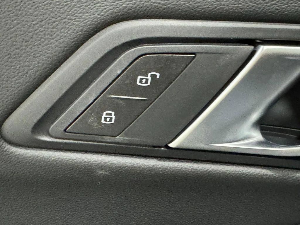 2026 BMW 3 Series 330i - Photo 18