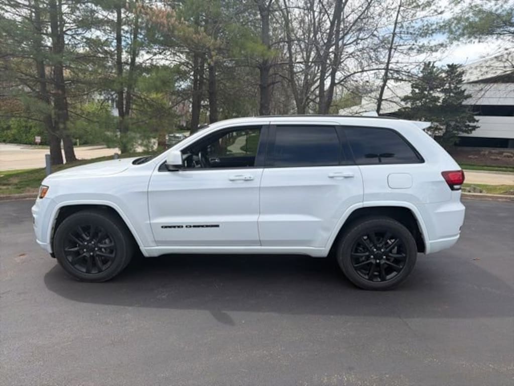 Used 2018 Jeep Grand Cherokee Laredo 4x4 SUV