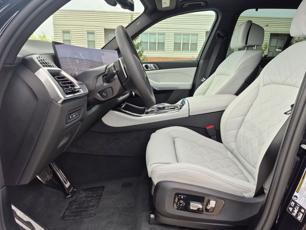 2026 BMW X5 M60i - Photo 12