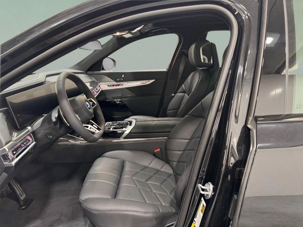 2026 BMW 7 Series 750e - Photo 8