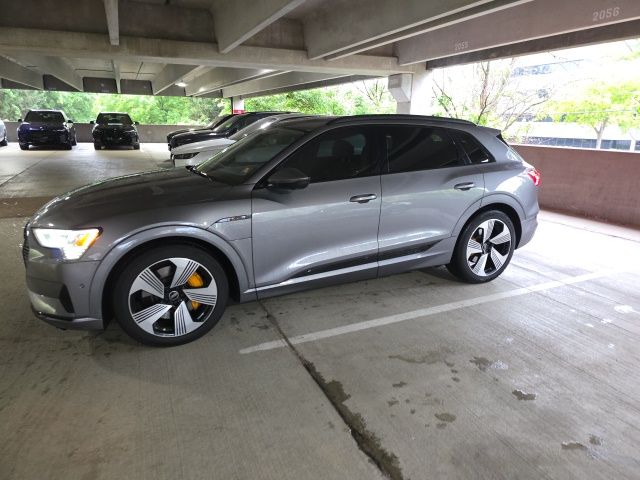 2022 Audi e-tron 95 kWh Premium Plus quattro's photo