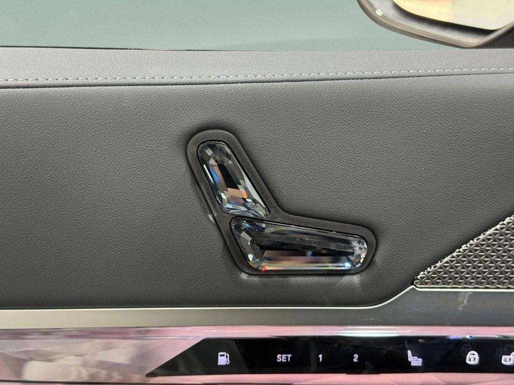 2026 BMW 7 Series 750e - Photo 20