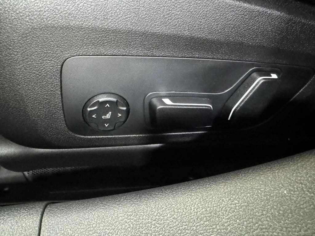 2026 BMW 3 Series 330i - Photo 23