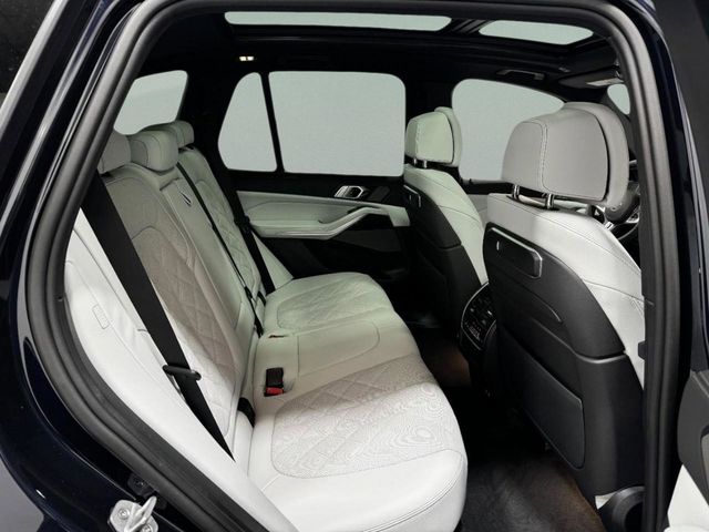 2026 BMW X5 M60i - Photo 11