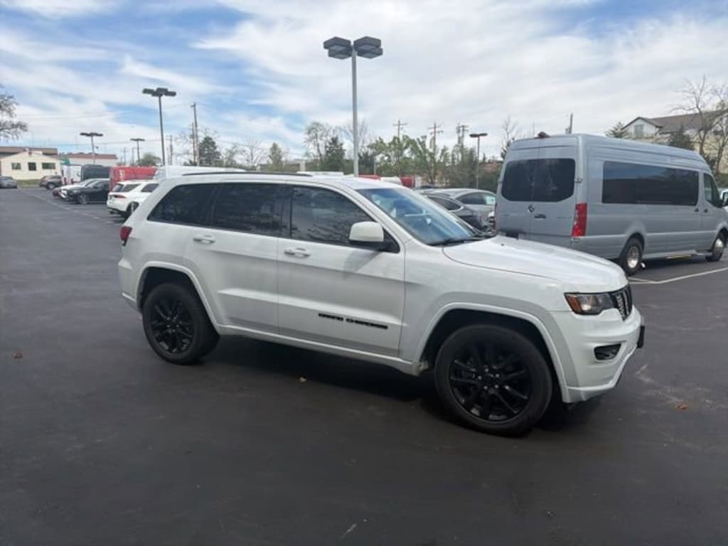 Used 2018 Jeep Grand Cherokee Laredo 4x4 SUV