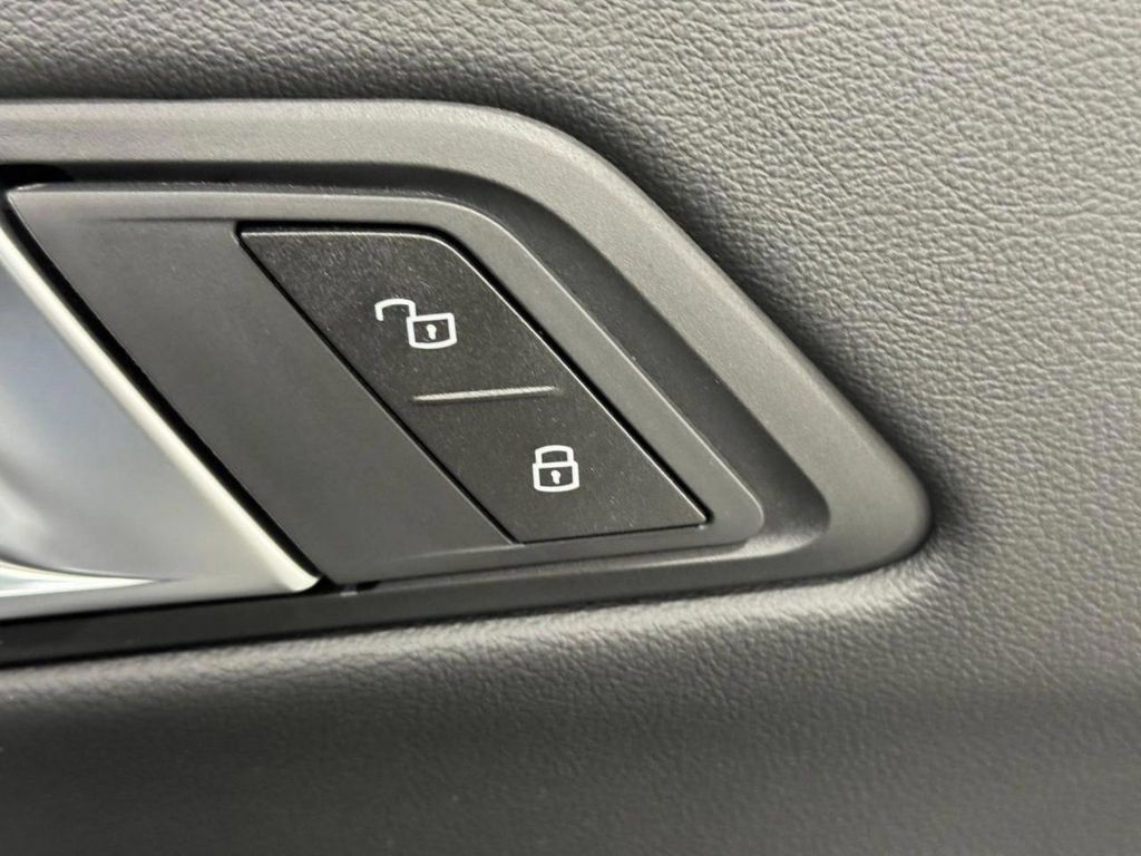 2026 BMW 3 Series 330i - Photo 25