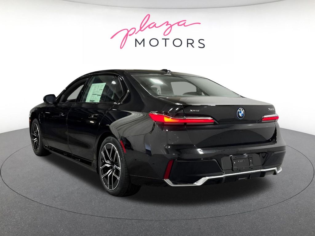 2026 BMW 7 Series 750e - Photo 6