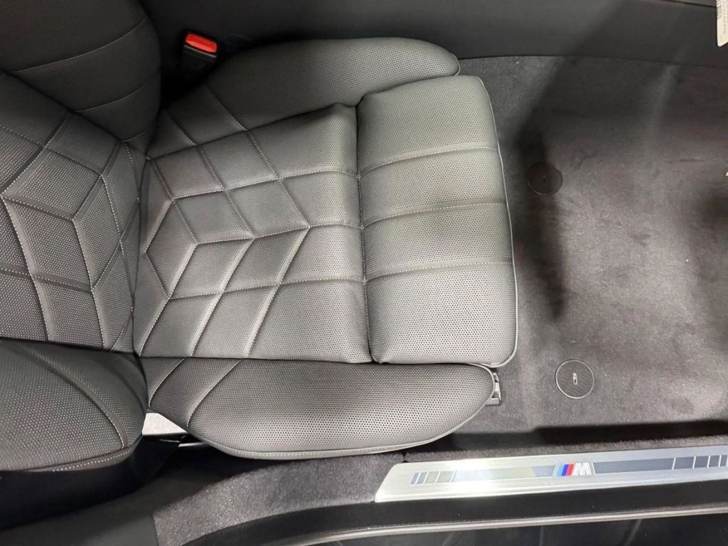 2026 BMW 7 Series 750e - Photo 22
