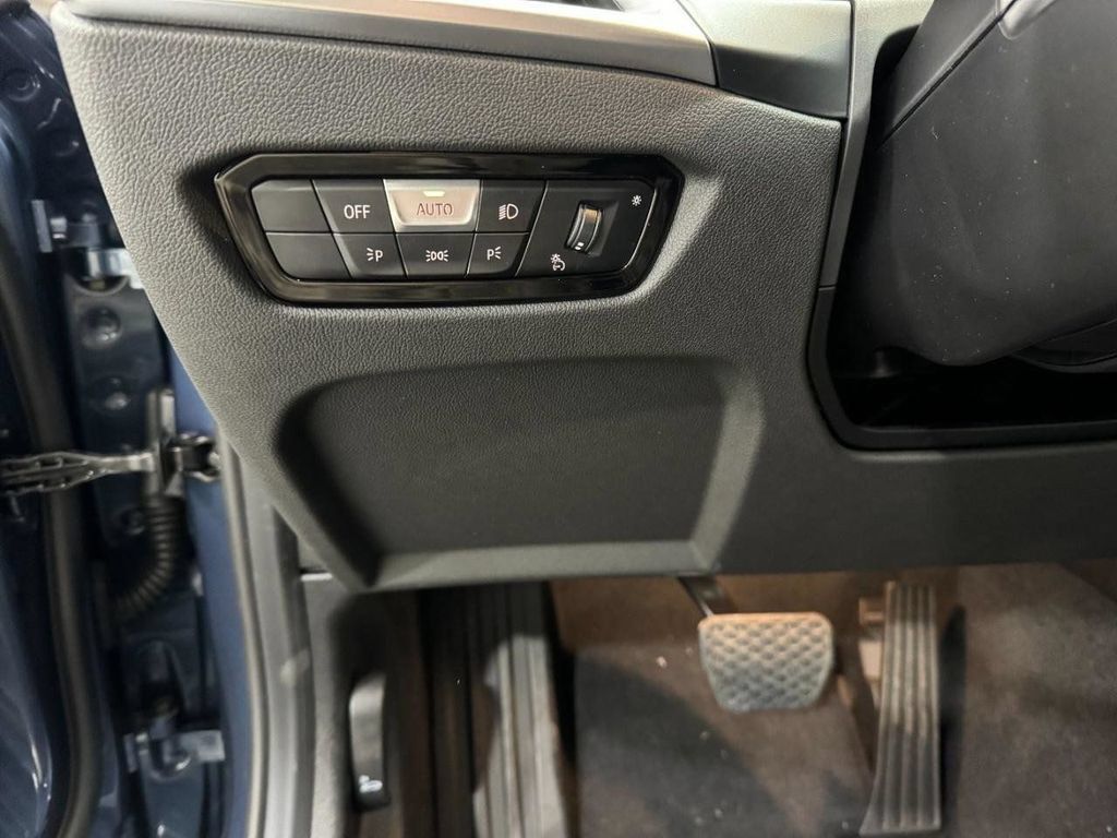 2026 BMW 3 Series 330i - Photo 27