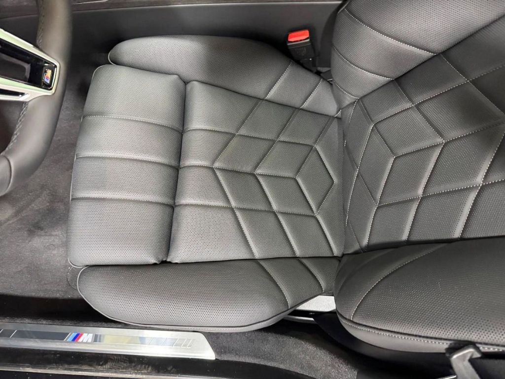 2026 BMW 7 Series 750e - Photo 24