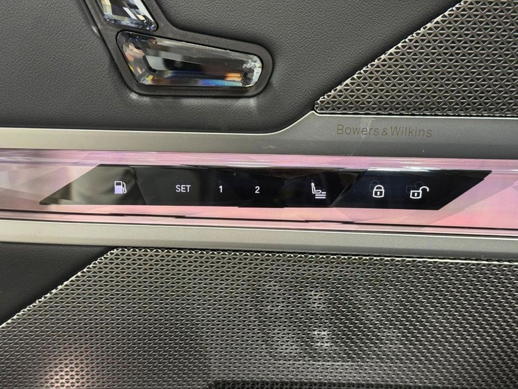 2026 BMW 7 Series 750e - Photo 28