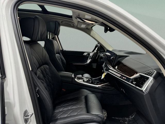 2026 BMW X7 40i - Photo 37