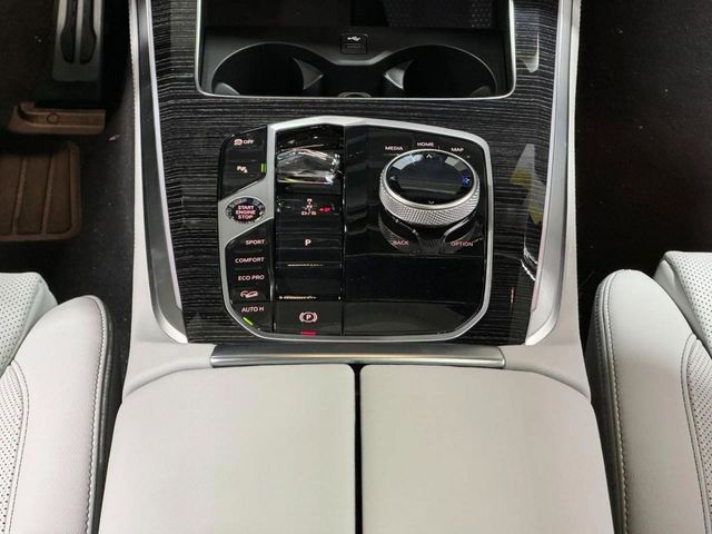 2026 BMW X5 M60i - Photo 17