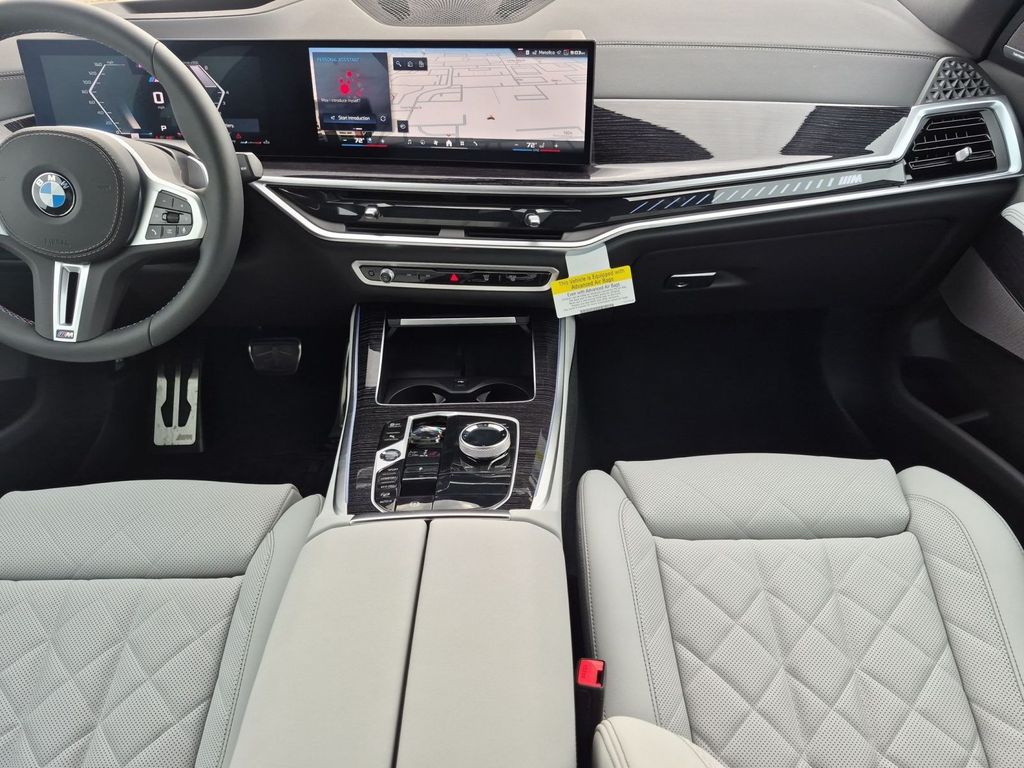 2026 BMW X5 M60i - Photo 13