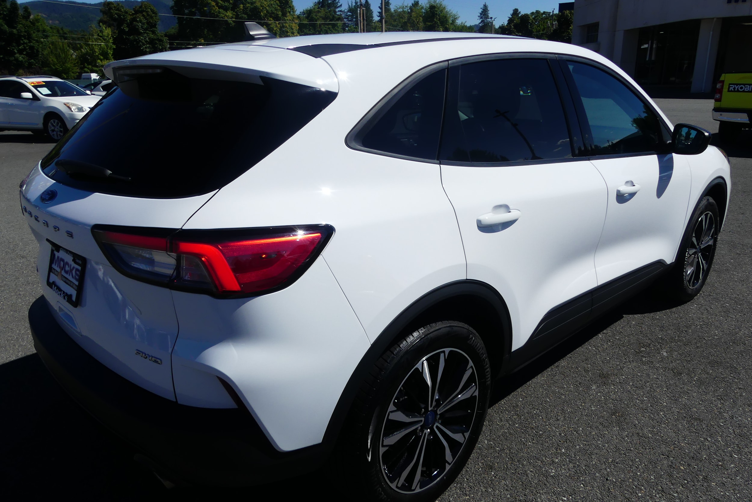 2021 Ford Escape SE photo 2