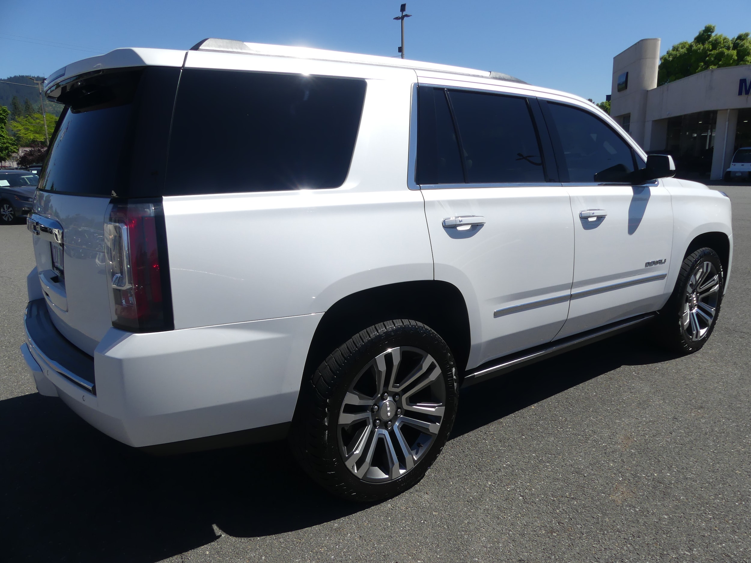 Used 2018 GMC Yukon Denali with VIN 1GKS2CKJ0JR286217 for sale in Grants Pass, OR