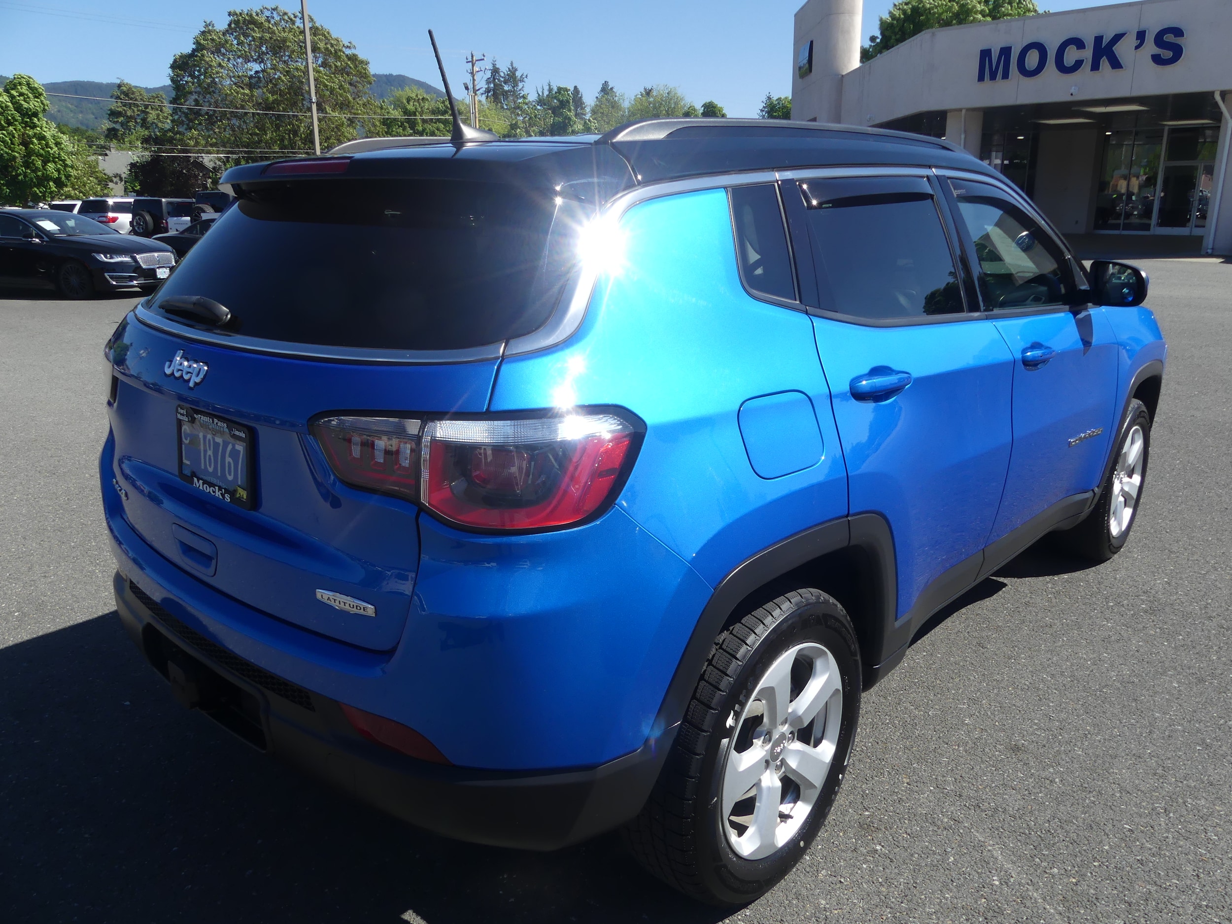 Used 2018 Jeep Compass Latitude with VIN 3C4NJDBB7JT103526 for sale in Grants Pass, OR