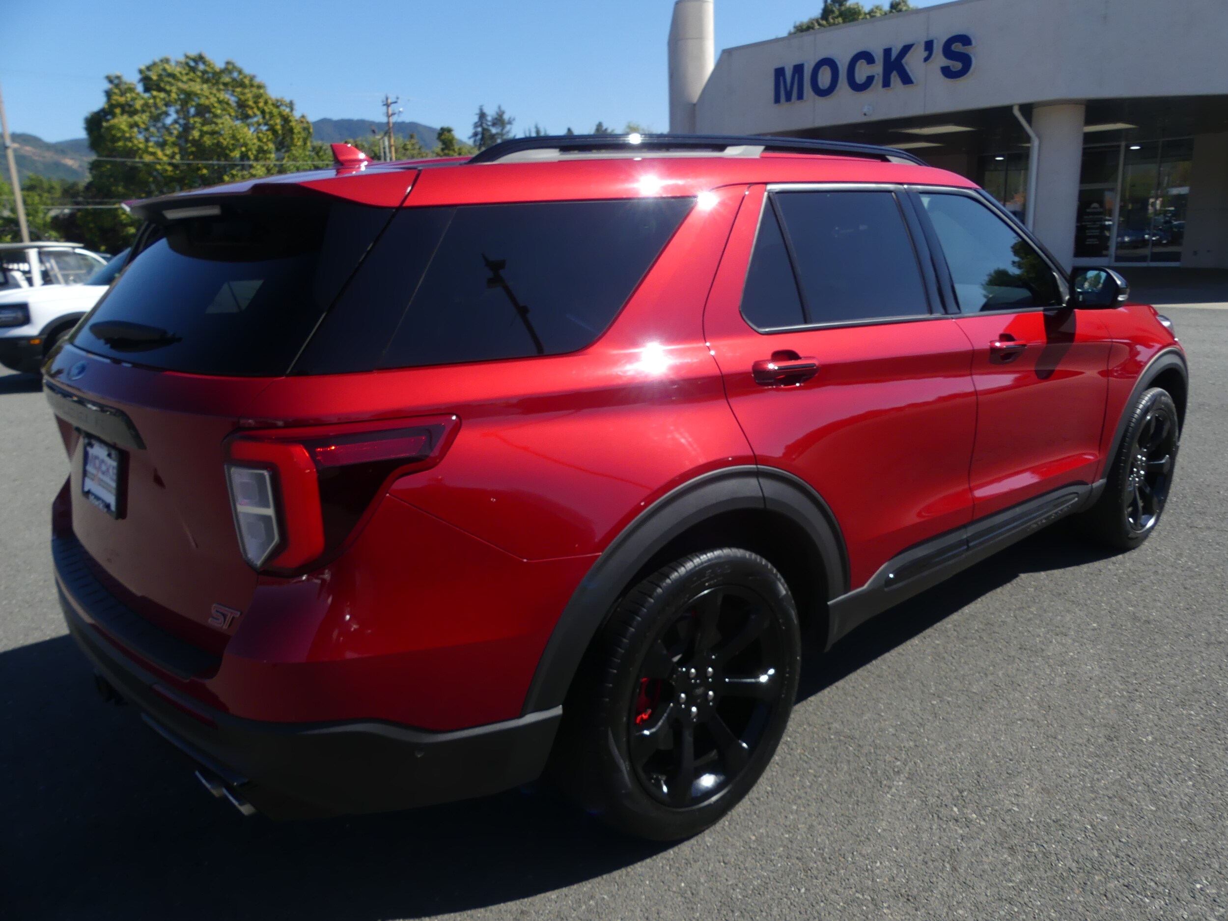 Used 2020 Ford Explorer ST with VIN 1FM5K8GCXLGA29317 for sale in Grants Pass, OR