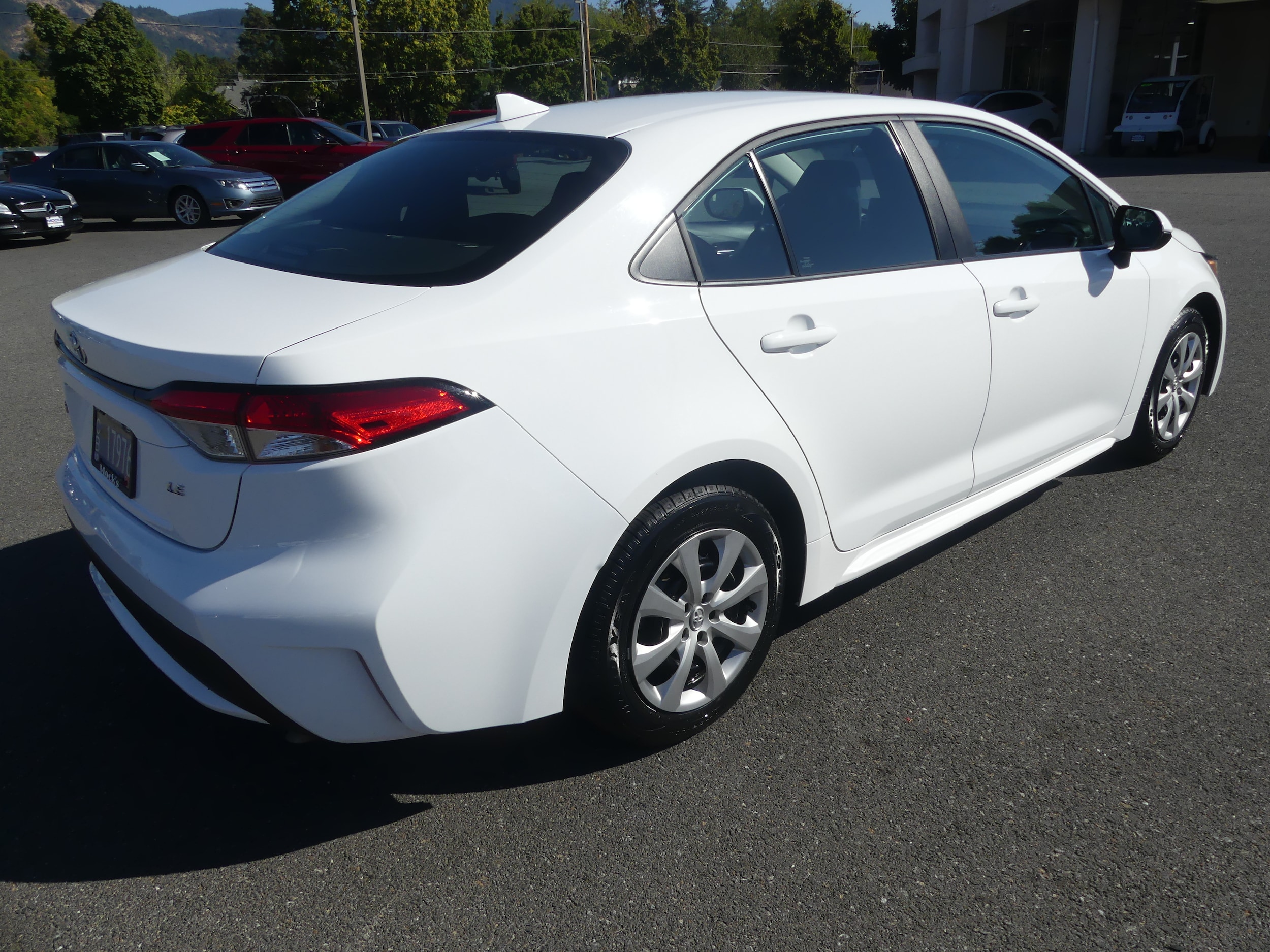 Used 2020 Toyota Corolla LE with VIN 5YFEPRAE8LP068637 for sale in Grants Pass, OR