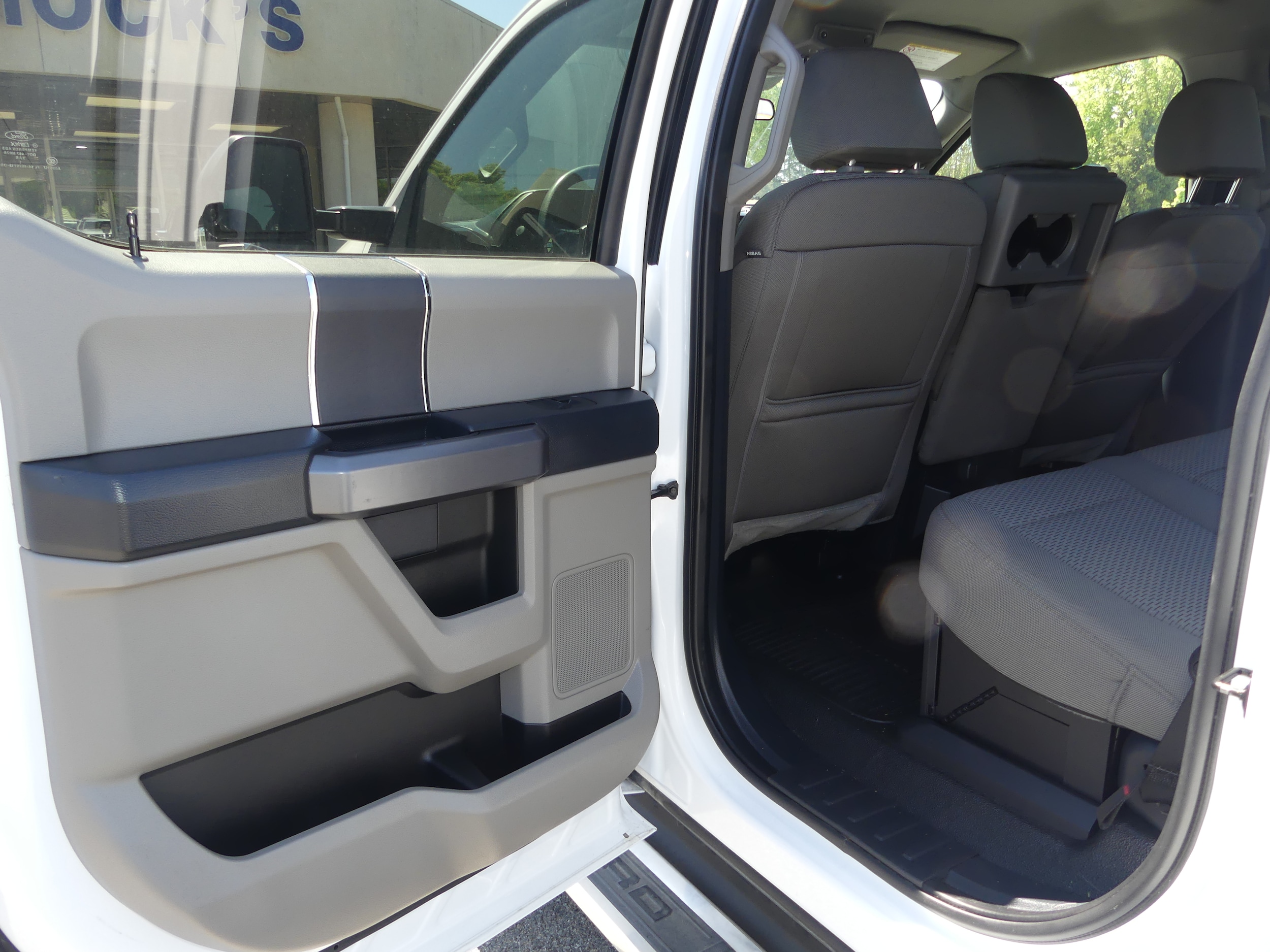 2022 Ford F-350 Super Duty XLT - Photo 11