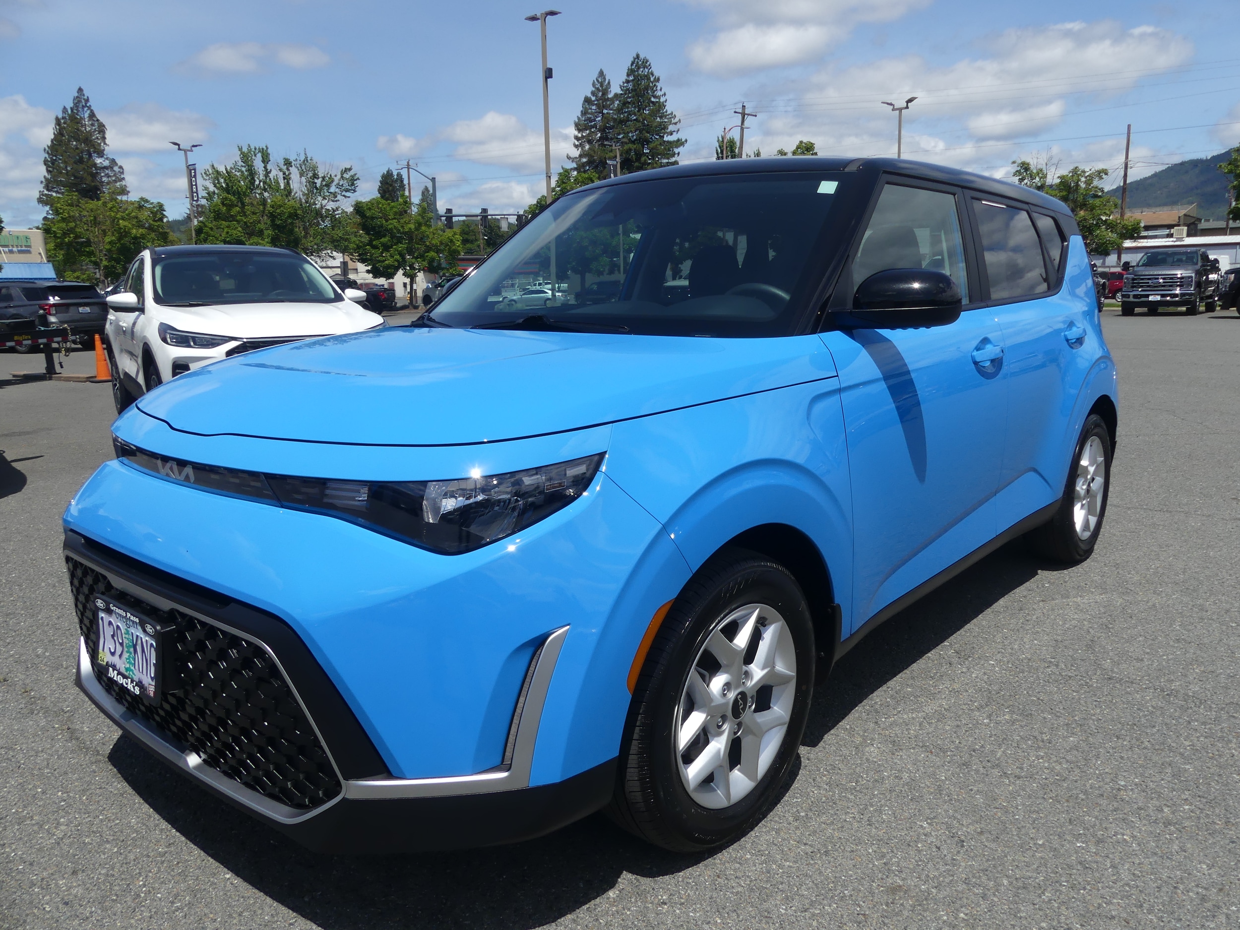 2023 Kia Soul 2.0L S IVT's photo
