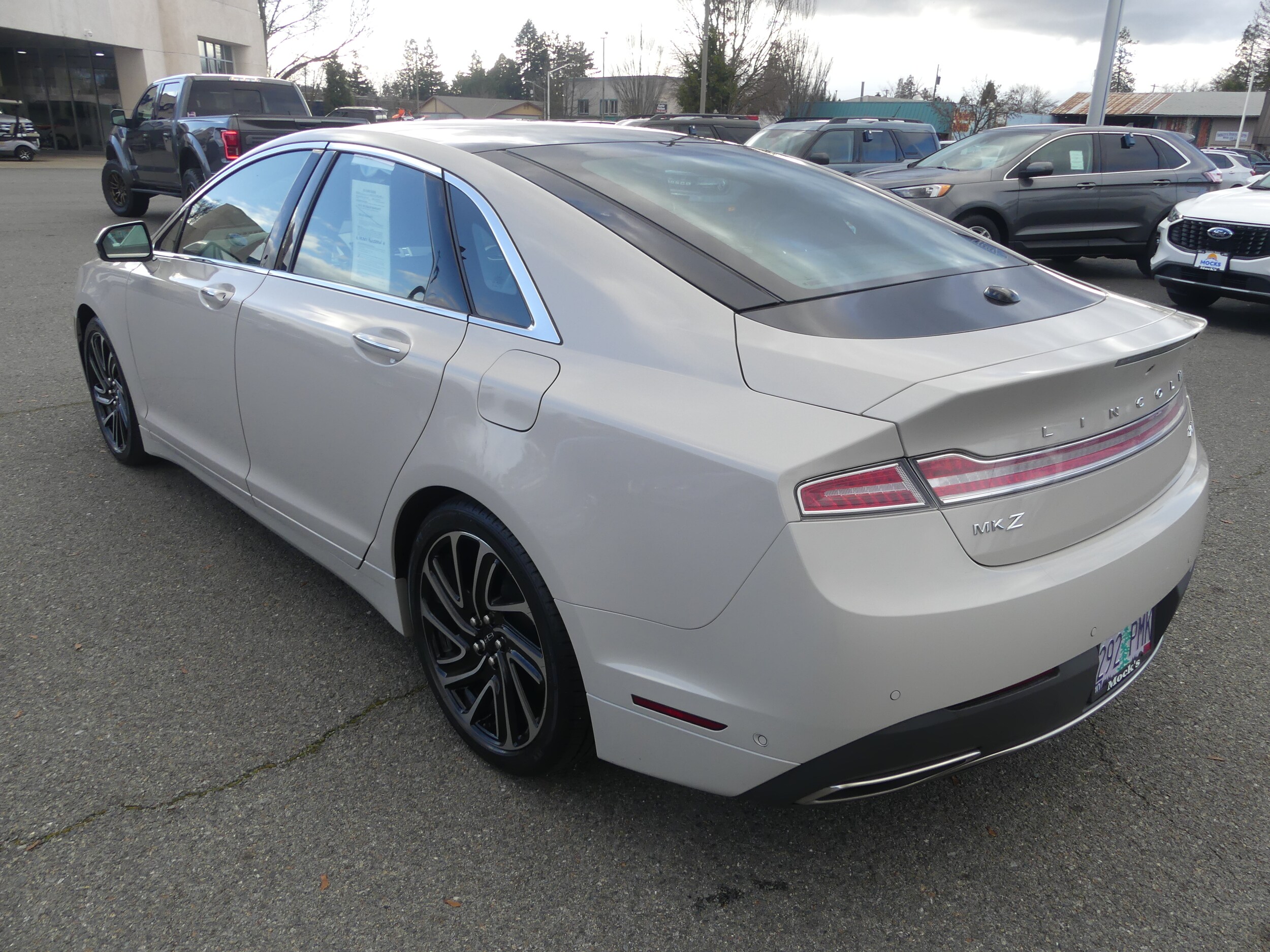 2020 Lincoln MKZ Hybrid Reserve photo 2